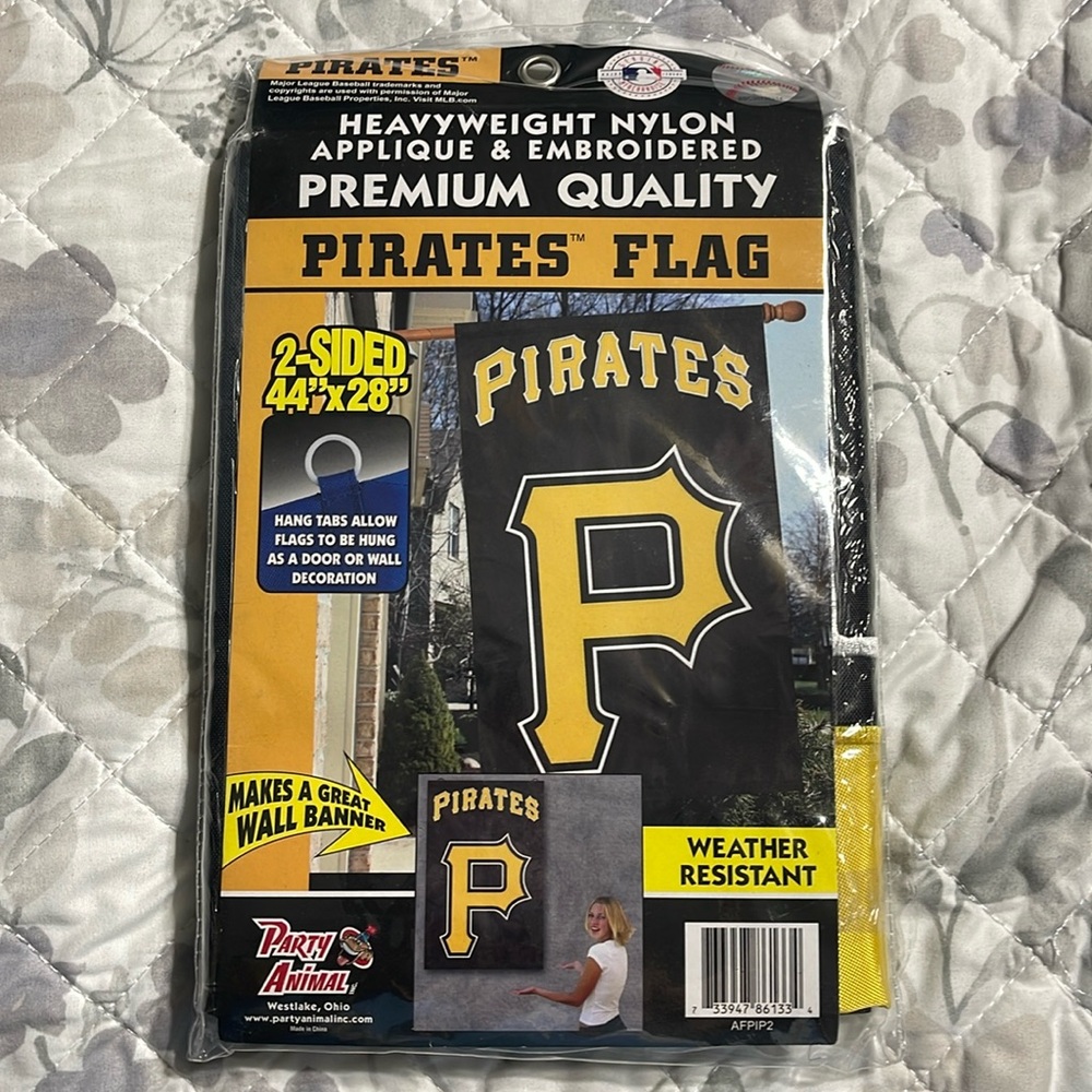 New Pittsburgh Pirates 44” x 28” flag